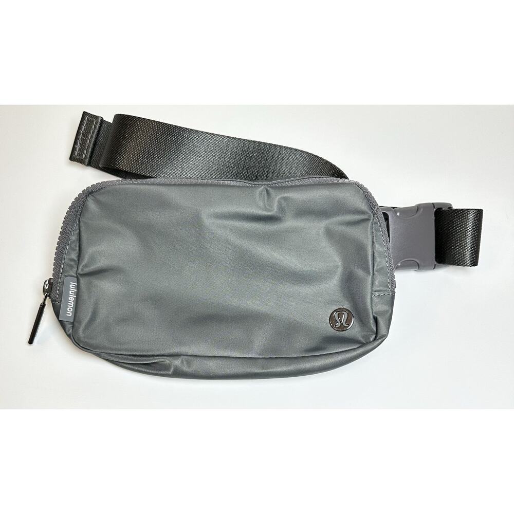 Lululemon Everywhere Belt Bag 1L - Asphalt Grey - One Size